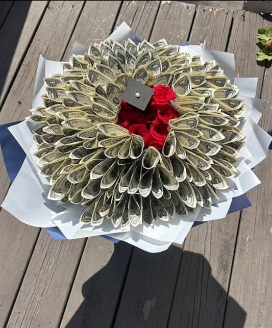 The Deluxe Money & Rose Graduation Bouquet