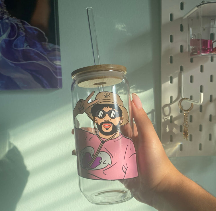 Un Verano Sin Ti (Bad Bunny) Glass Cup